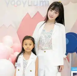 36岁辣妈李小璐晒排舞美照,大秀锁骨和小蛮腰,宛如花季少女一般