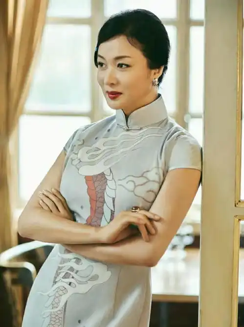 她曾是金星的妻子,金星变性后两人离婚,如今成最好的闺蜜