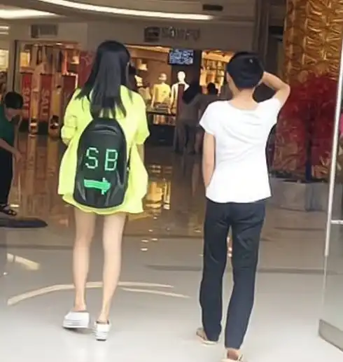 女同事来我家躲雨,雨停了她还赖这不走,接下来我该怎么做哈哈哈