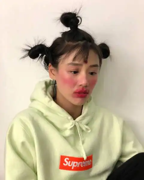 羡慕马思纯和周冬雨的闺蜜情但更想要俩人的腮红经