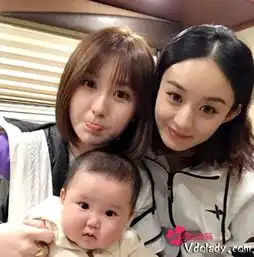 赵丽颖与哪个萌娃合照闺蜜宝贝母爱爆棚露姨母笑