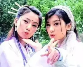 周冬雨晒钻戒公开和窦靖童恋情林心如对闺蜜这样做好走心