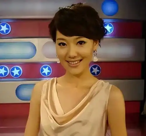 哈文陪读生活结束后,回国后就立马带女儿到上海拜访王冠
