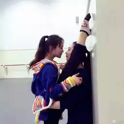 求闺蜜头像,要真人略有气质美女的,类似这两张闺蜜头像,是一对的一人各一张