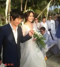 郑钧刘芸海边拥吻秦岚当伴娘众闺蜜组团送祝福