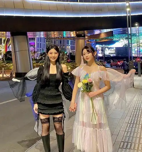 心动的信号女2晒和女3万圣照,看到她站的位置,闺蜜装不出来