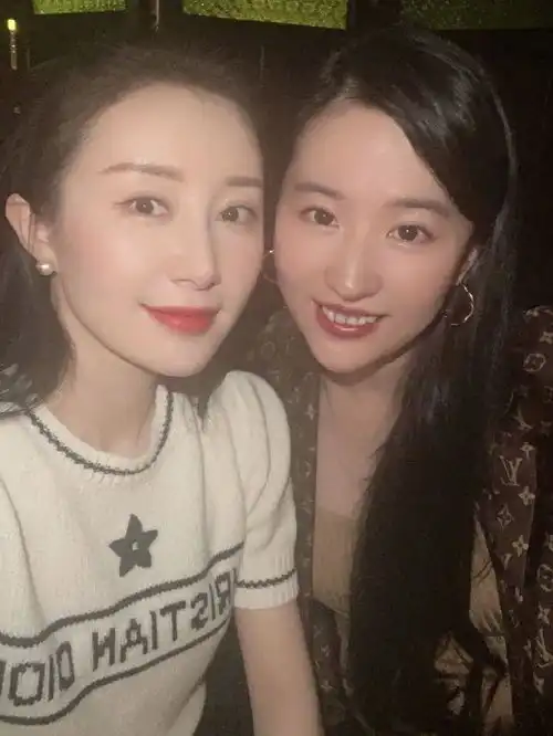 刘亦菲舒畅同框高调炫富穿高奢大牌气场全开,姐妹花颜值大暴击