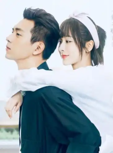 童颜夫妇再合体,李现为杨紫庆生,网友今年的配图比去年好