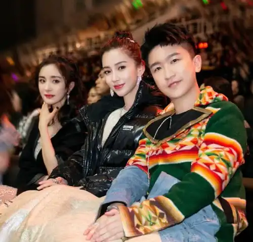 继张大大杨幂后,又一闺蜜倪妮为baby庆生,她们都是baby