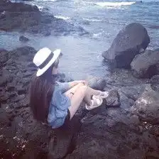 这张照片原本是同一个人照了2张,可是另一张,我找不到了请网友们帮我找一下谢谢,很急,在线等