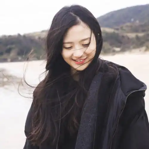 搞笑gif美女,你的变身术真好,变完后就像换了个人