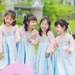 四个小小的闺蜜汉服照