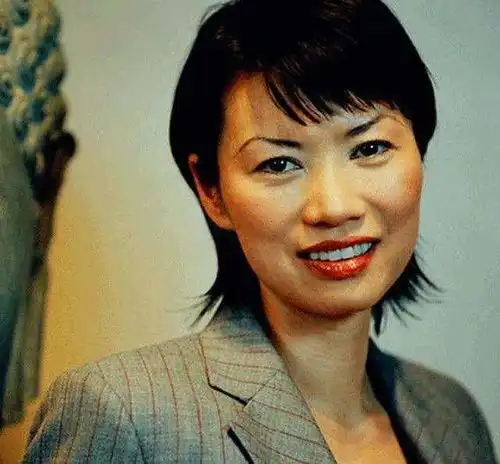 同是靠男人上位,田朴珺和邓文迪的区别到底在哪里看了恍然大悟