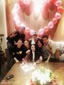 董璇庆生与李小璐关悦嘟嘴卖萌体态圆润似怀孕