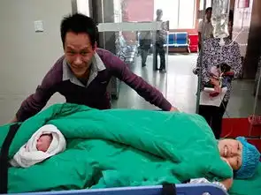产妇第一眼看到新生儿,5张产房实拍图片,令人泪目