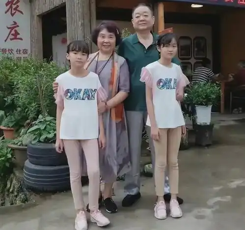 72岁盛海琳,带2个13岁女儿带货,被闺蜜骗了500万多万