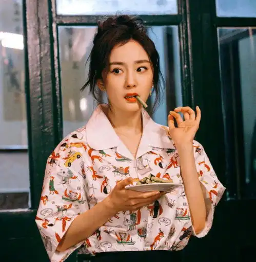 杨幂最新大片真绝了日常服饰穿出御姐范,难怪人人都想要学习