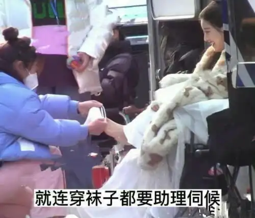 赵露思卖惨翻车后剧组人员称其满嘴谎话,连休4天耽误拍摄进度