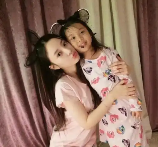 李小璐离婚后和之前判若两人,身材比例完美,和女儿同框像姐妹