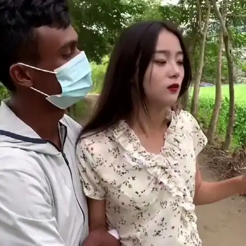 这就是传说中的缅甸富婆开眼了,原来有钱真的可以为所欲为