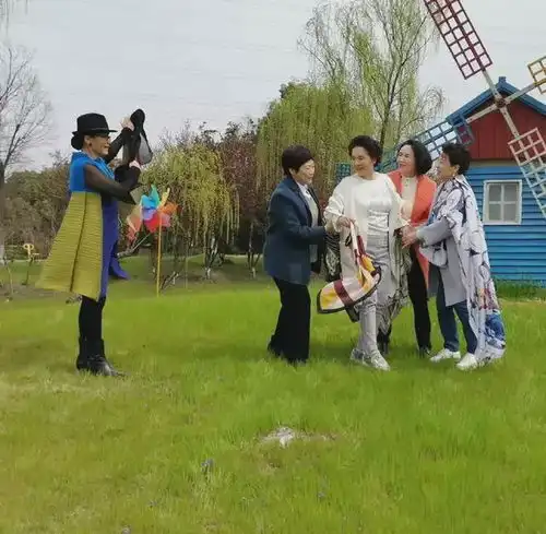 潘虹和王馥荔五个老闺蜜重聚,个个放飞自我玩疯了,谁状态最好
