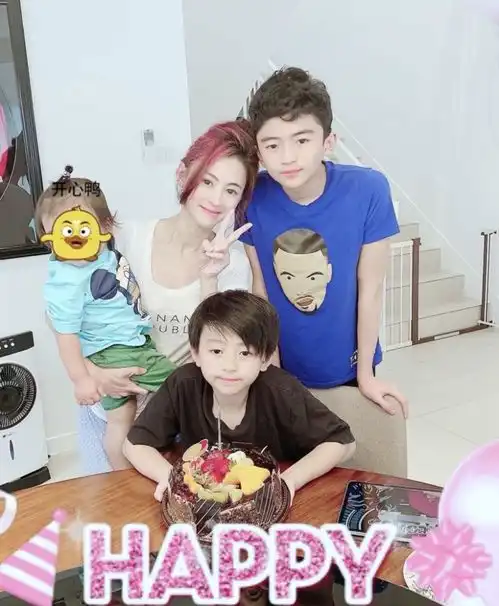 王菲谢霆锋官宣不生育,两人和前任都有娃,王菲51岁高龄难生产