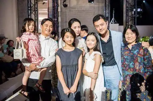 ida美发李嫣打扮早熟黄多多染发化妆舆论反差大,根源在王菲和黄磊差距大