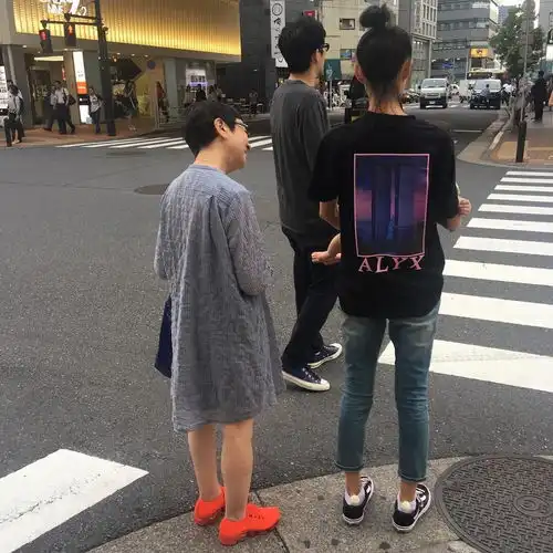 陈冠希一家祖孙三代合影超温馨,alaia好呆萌