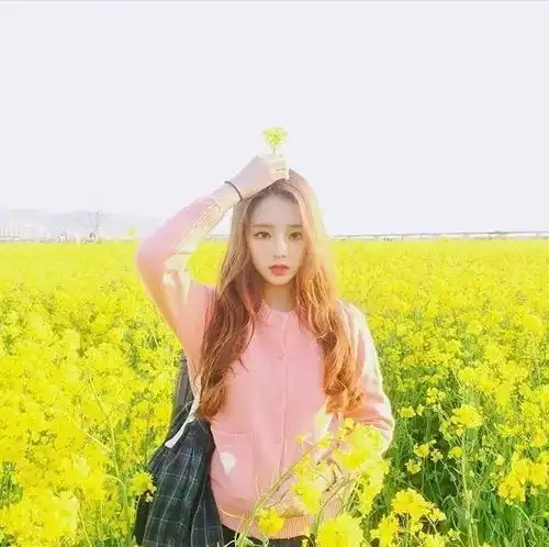 50岁的妈妈竟然比20岁的女儿还美一出场惊艳了时光...