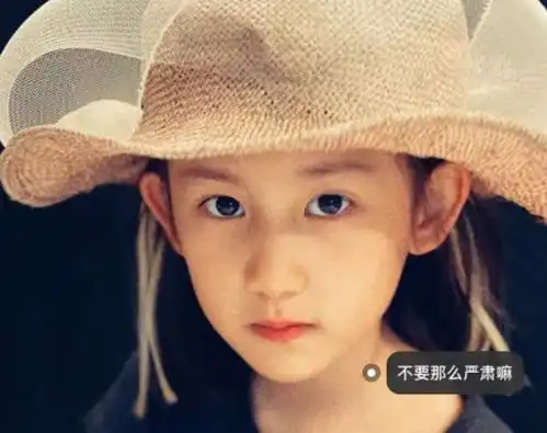 孙莉晒女儿闺蜜写真,8岁妹妹人儿长相标志,五官撞脸宋祖儿