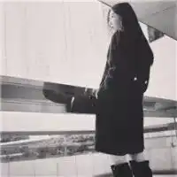 我捧不住青葱年华也失去了眉清目浅的模样