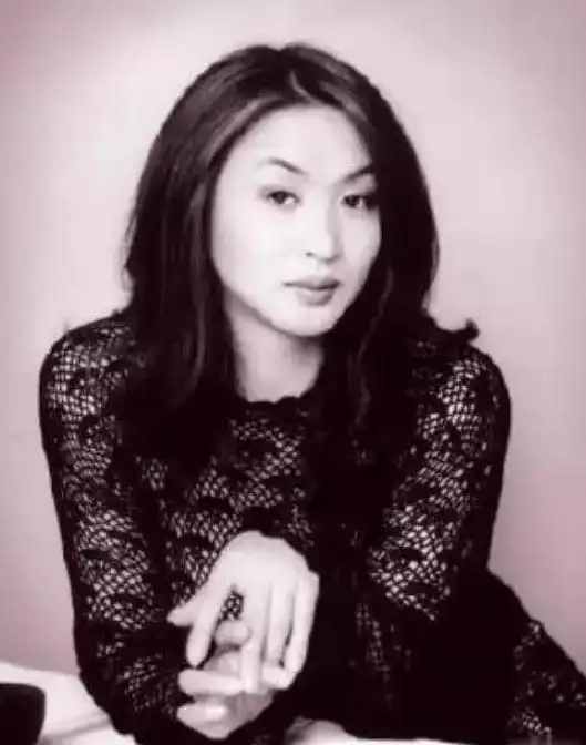 她是金星20年前妻子,金星变性后俩人离婚,如今成为好闺蜜