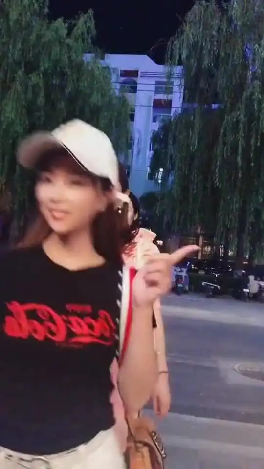 世上美女千千万万,我的闺蜜占一半