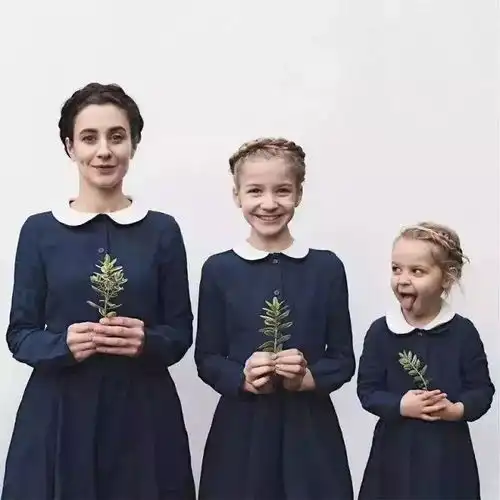 母女3人凭借一组照片在ins上爆红颜值高会搞怪,看了想生女儿