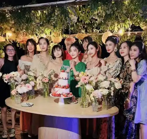 闺蜜爆阚清子被求婚细节,男方承包小岛一手包办,获赞最完美男友