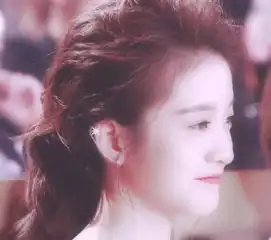 女星戴耳钉只服张雪迎,完美侧颜配全耳耳钉,宋祖儿都要认输