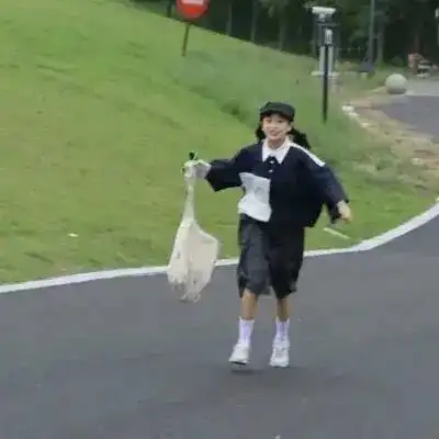 和秃头宝贝用的沙雕闺蜜头像