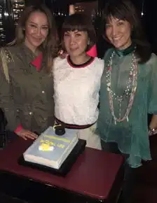 李玟三姐妹聚会网友这是复制粘贴啊图