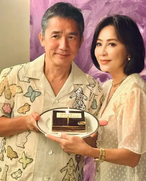 辣眼梁朝伟过61岁生日,被富婆抬腿缠绕亲吻双颊,刘嘉玲似外人