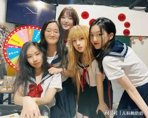 李嫣和闺蜜玩变装,扎双马尾身材高挑气质好,越来越像王菲年轻时