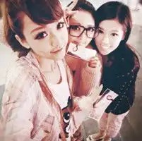 三个姐妹一张的女生的头像