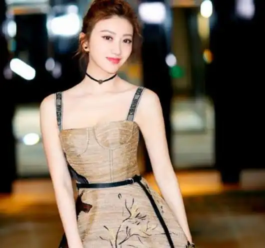 穿吊带裙最好看的五位女明星,赵丽颖排第二,第一谁也不能反驳