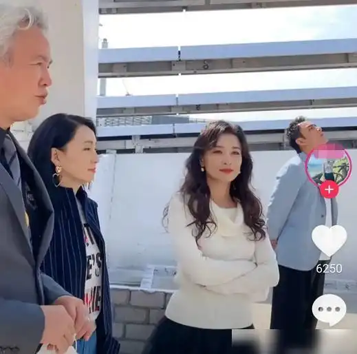神仙闺蜜张庭送陶虹一层楼,对方开心到跳起,明道表情落寞