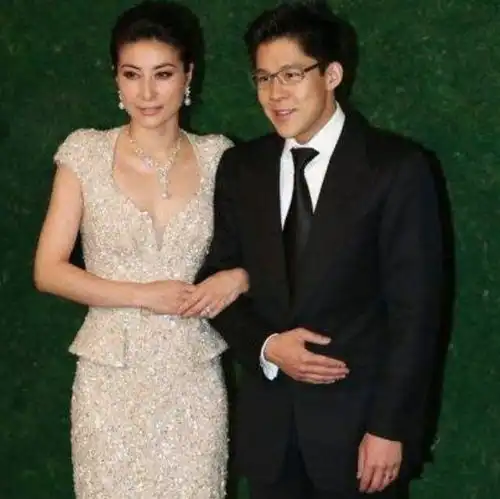 她是郭晶晶的闺蜜,身价百亿,一丝不挂抱着女儿直接跳楼身亡