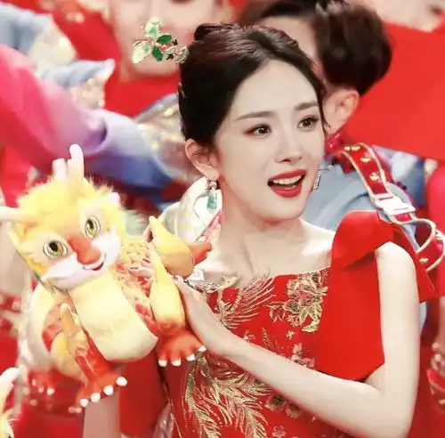 从春晚到巴黎时装周仙剑三姐妹比美不断,刘诗诗唐嫣杨幂各有胜负