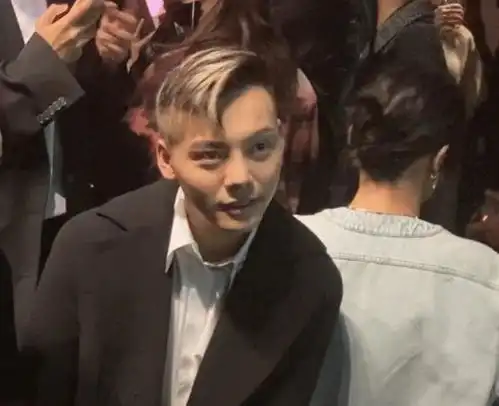 诗幂同框照疯传,活动生图颜值耐打,杨幂显得像小女人