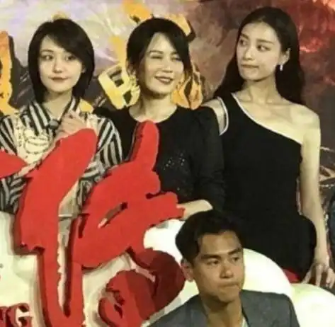 难怪男生不喜欢女生化妆,郑爽和倪妮同框,谁相信俩人相差3岁