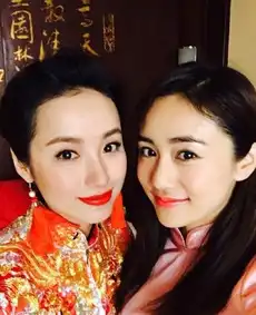 刘芸与新娘吕一贴面自拍