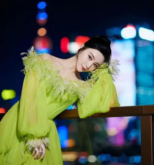 范冰冰出席活动展现熟女妖娆风范,复出势头猛进,商业价值凸显