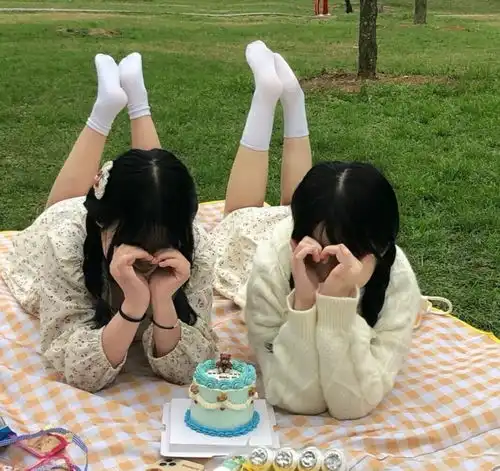 闺蜜头像看了会回忆起以前的快乐时光